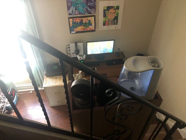 Building Photo - 2 Bedroom home with garage in Mayfield Hts!