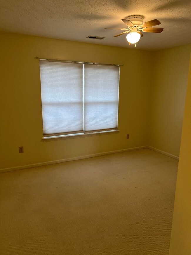 Building Photo - 110 Bugle Ct