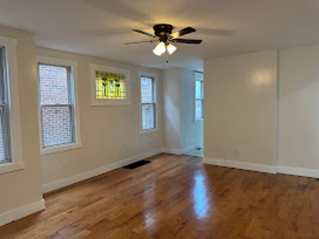 Building Photo - Great 1st Floor Duplex in Squirrel Hill! Available NOW!