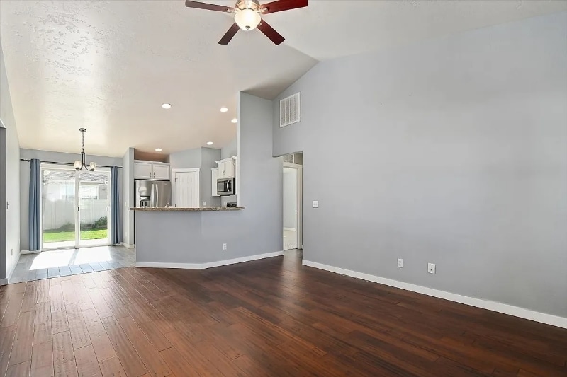 Building Photo - 2114 N Rosedust Dr