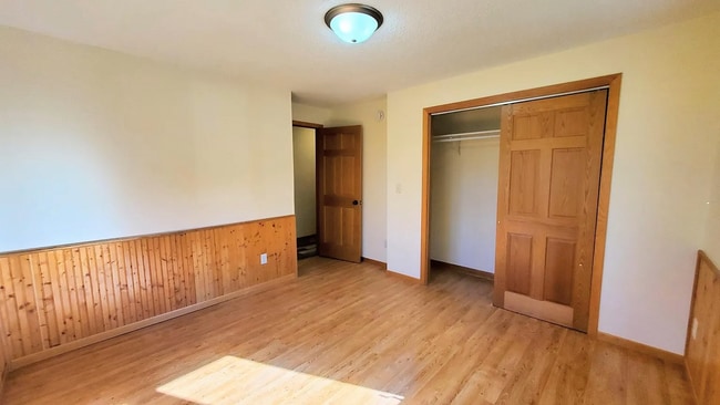 Building Photo - 4 Bedroom Single Family Home