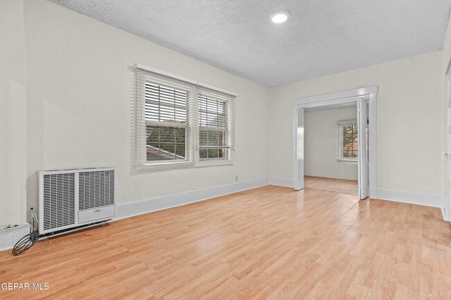 Building Photo - 1307 N Ochoa St