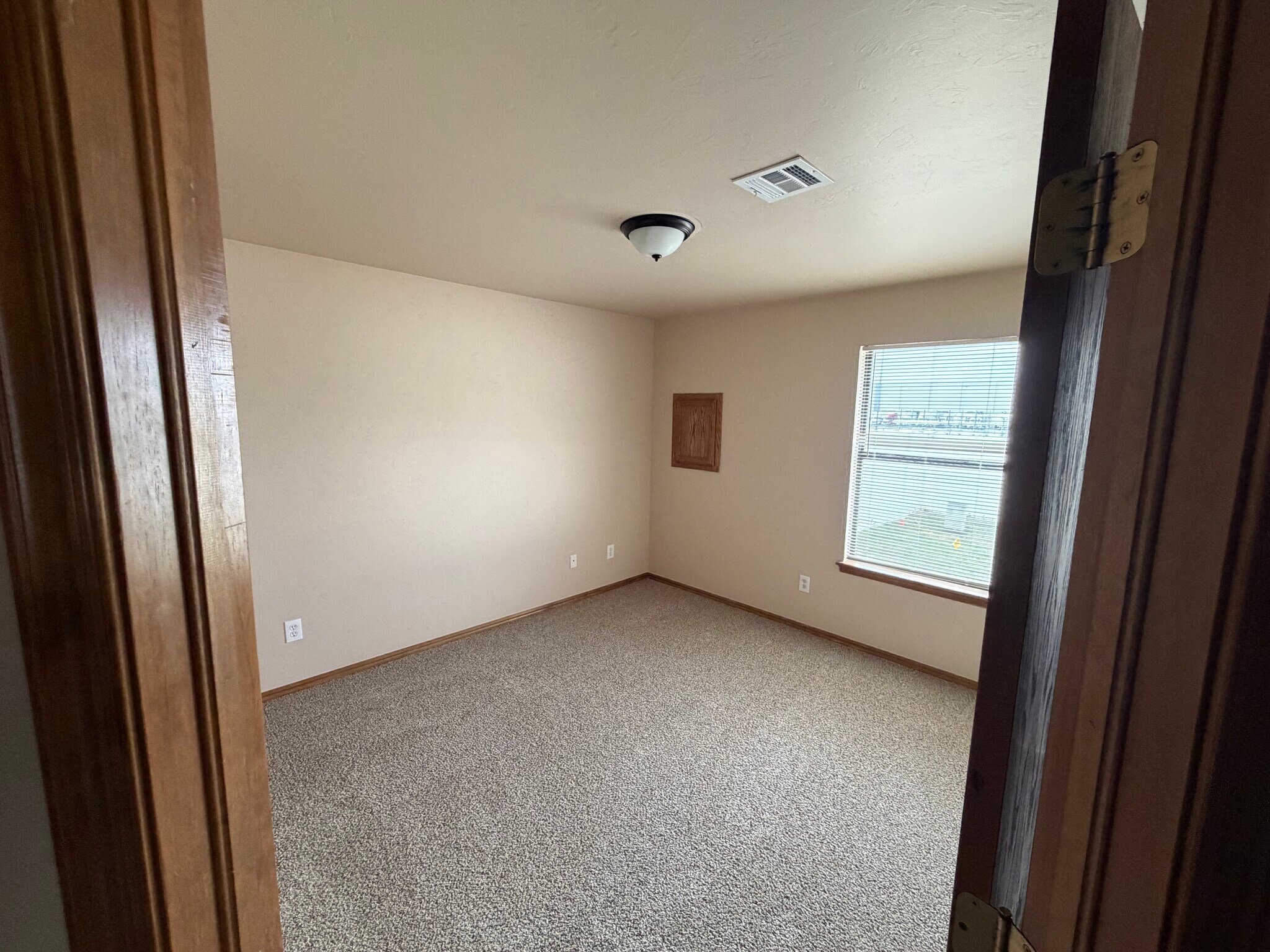 Building Photo - 2805 SE 89th Ter