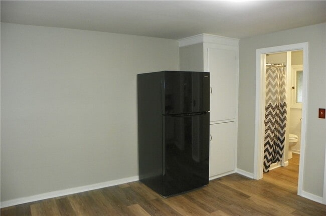 Building Photo - 575 Ridge Rd