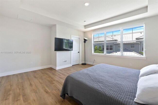 Building Photo - 5180 Eucalyptus Dr