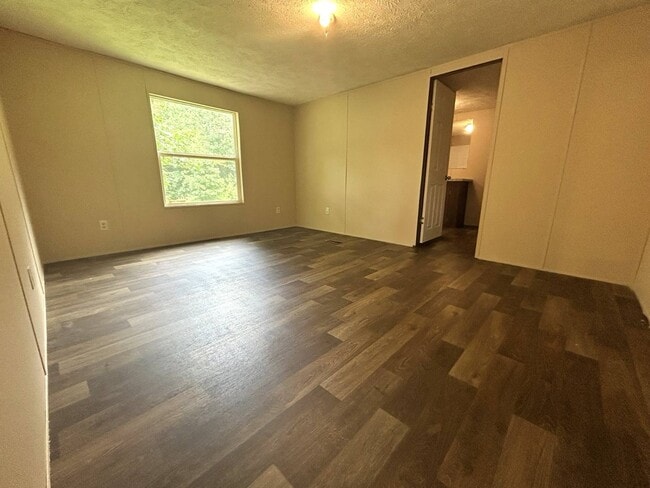 Building Photo - 302 Autumn Ln