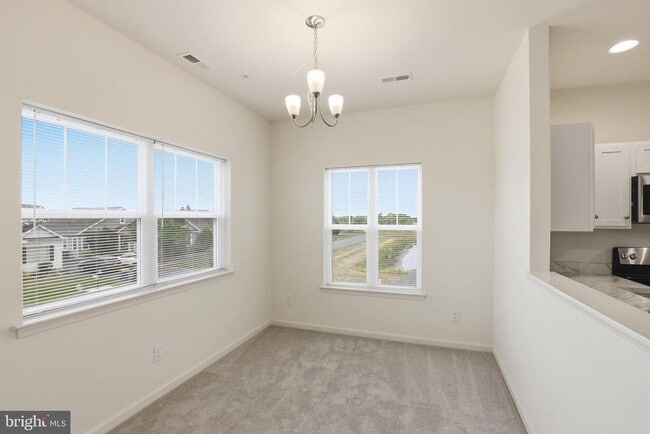 Building Photo - 5002 Pebble Ln W