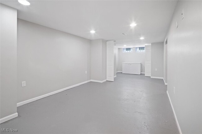 Building Photo - 18201 Maple Heights Blvd