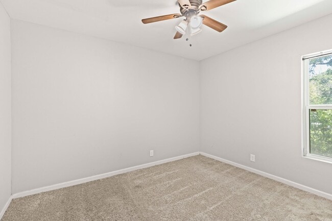 Building Photo - Fully renovated home close to downtown