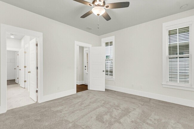 Building Photo - 254 Symphony Ave