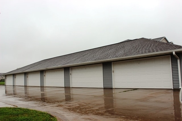 Building Photo - $1,350 | 3 Bedroom, 2 Bathroom Condo | Pet...