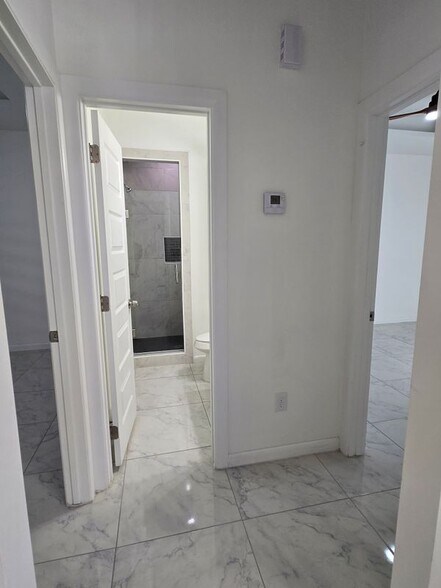 Building Photo - 918 N Woodson Ave