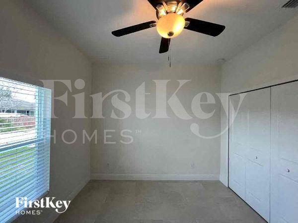 Building Photo - 2124 NW 16th Pl