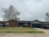 Building Photo - 3306 Rambling Oaks Dr