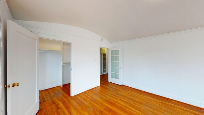Building Photo - 1296 Grove St
