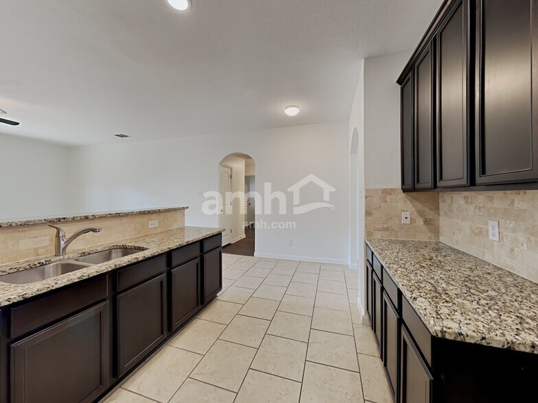 Building Photo - 7913 Oxbow Way