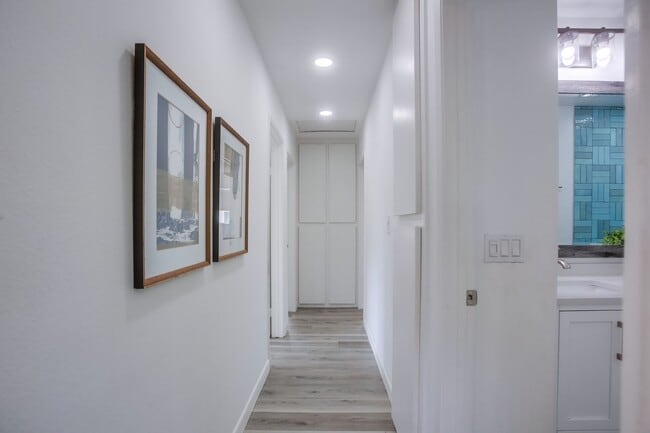 Building Photo - Newly Renovated 3BR/2BA Condo in