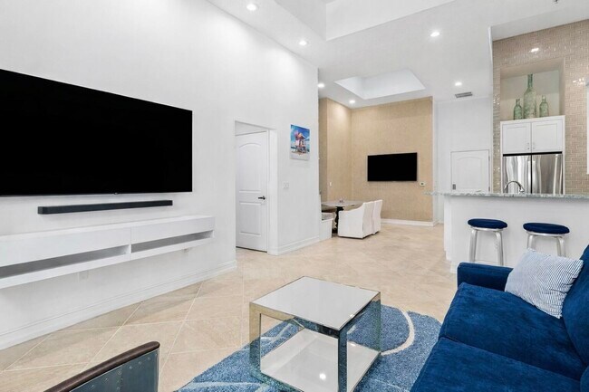 Building Photo - 701 S Olive Ave