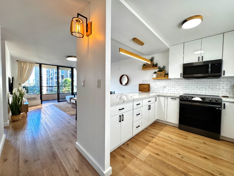 Building Photo - 975 Ala Lilikoi St