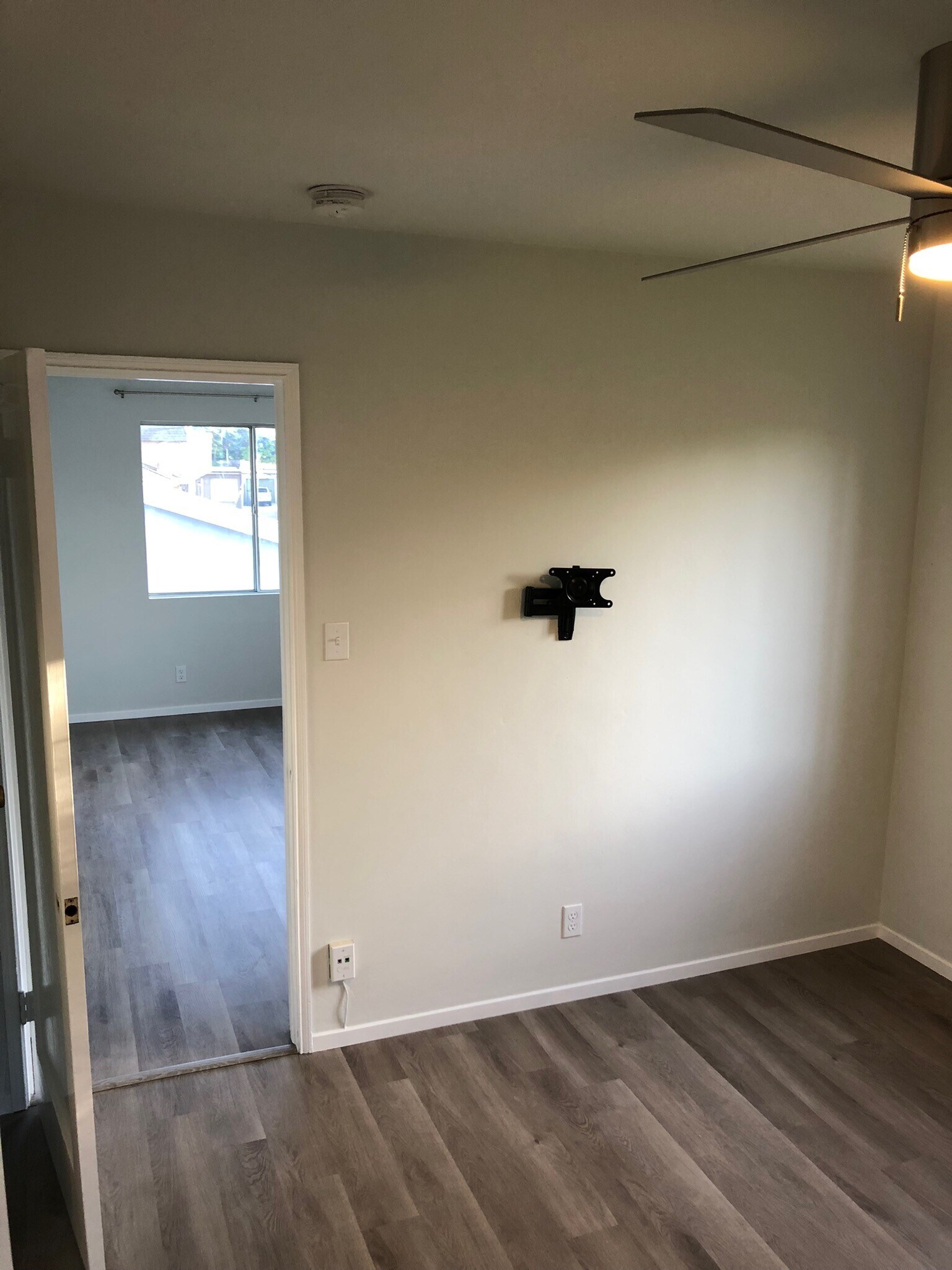 Building Photo - 119 W Hillsdale St