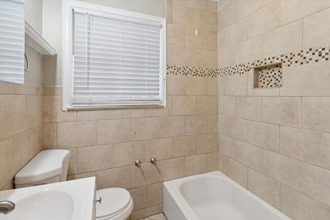 Building Photo - Large 2BR/1BA Ardsley Park House For Rent