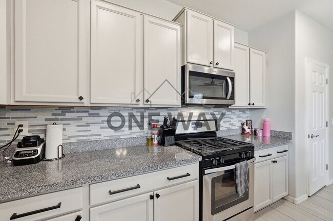 Building Photo - 392 S 194th Ln