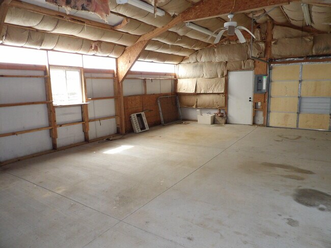 Building Photo - 102 Cedar Dr