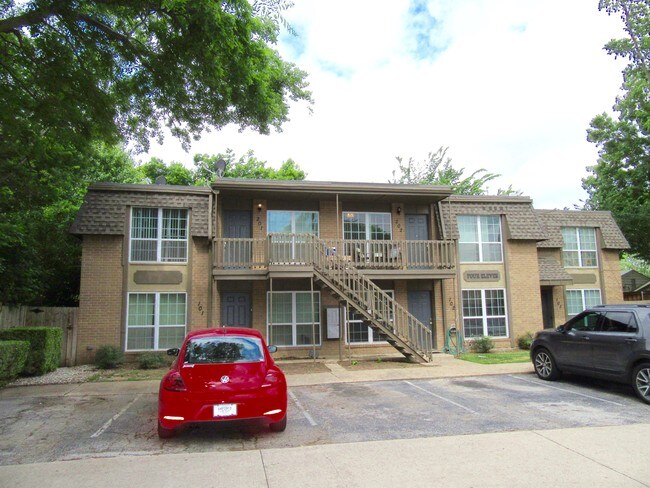 Building Photo - 411 S Dooley St