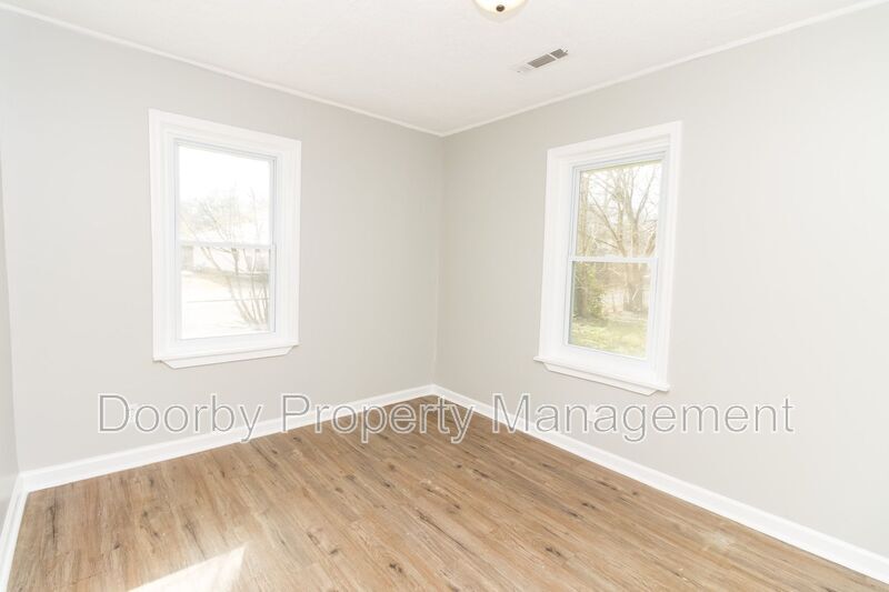 Building Photo - 278 Hollywood Dr