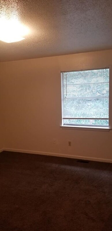 Building Photo - 1712 Sanford Dr