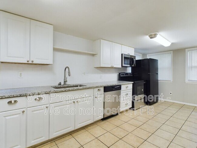 Building Photo - 3032 Elmwood Ave