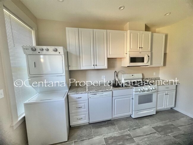 Building Photo - 731-733 Zarelda