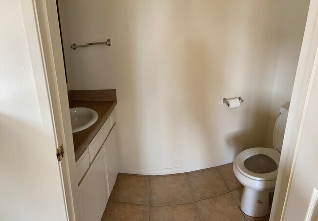1st level guest bath - 2470 Corinth Ave
