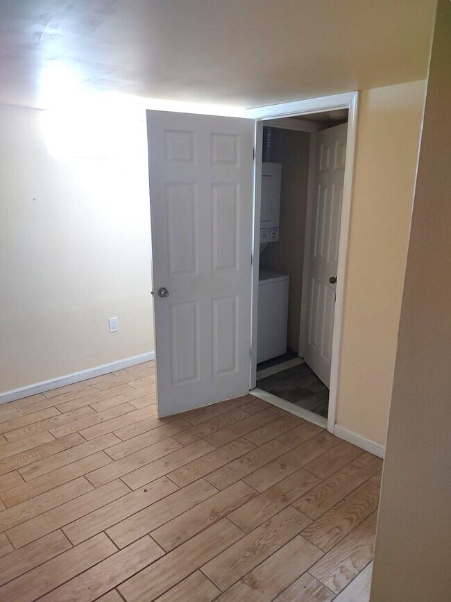 Building Photo - 1507 W Stiles St