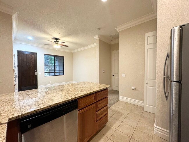 Building Photo - AVAILABLE NOW!!! DOWNSTAIRS 1 Bedroom 1 Ba...