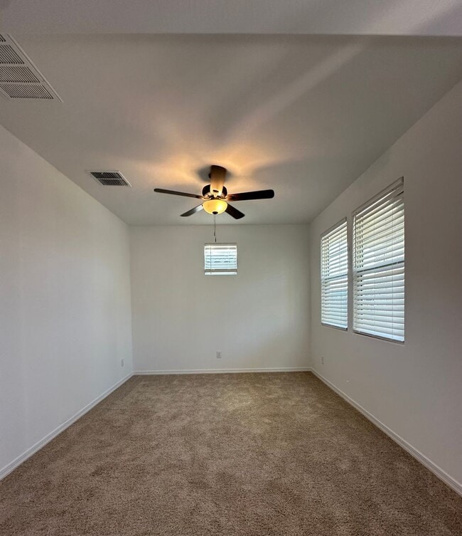Building Photo - SENTERO CROSSING 3 bed 2 bath home