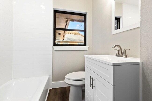 Building Photo - "Fully Remodeled 3-Bedroom Oasis with 2.5 ...