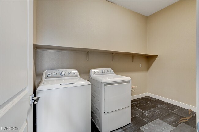 Building Photo - 11837 Grassy Pln Ave