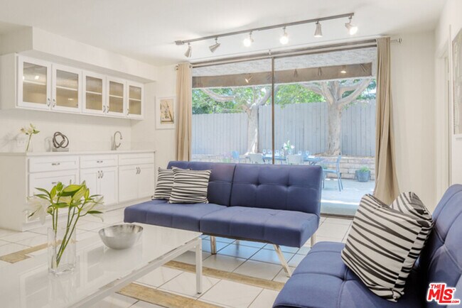 Building Photo - 110 N Barrington Ave