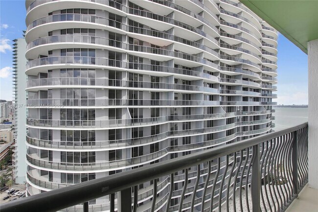Building Photo - 1756 N Bayshore Dr