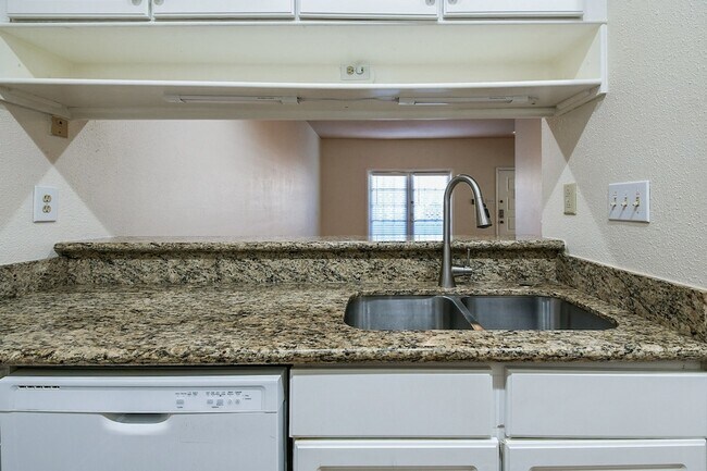 Building Photo - 2121 El Paseo St