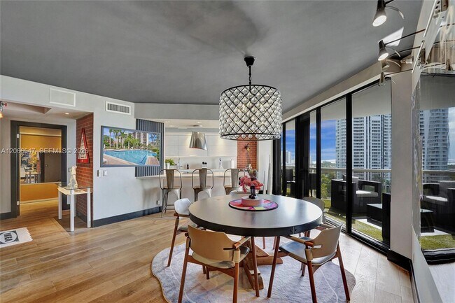 Building Photo - 3610 Yacht Club Dr