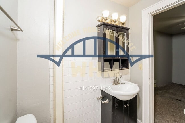 Building Photo - 3650 E Barnard Ave