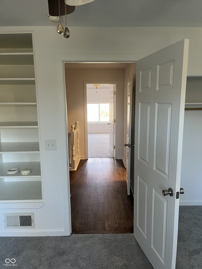 Building Photo - 1480 E 71st St