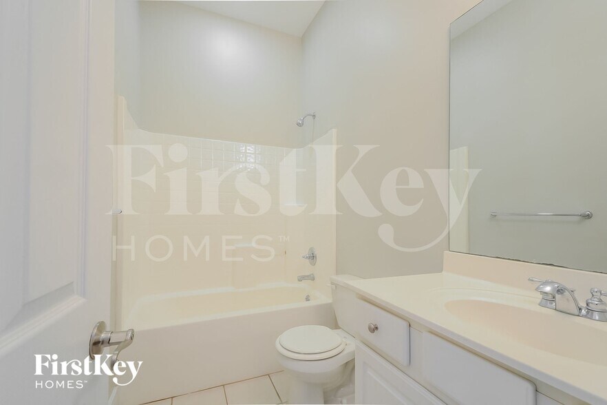 Building Photo - 4587 Clubview Dr