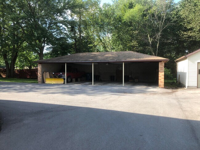 Building Photo - 33 Woodglen Ave