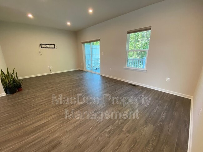 Building Photo - 9730 Cedarmass Cir