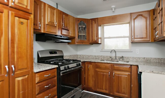 Building Photo - 7304 Dahlia Dr