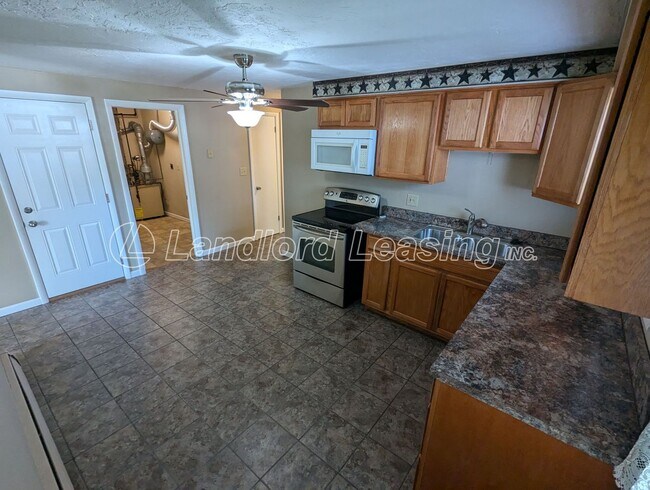 Building Photo - Beautifully Maintained Brick Duplex