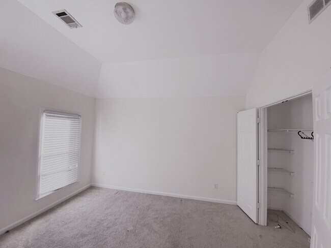 Building Photo - 10920 Donamere Dr